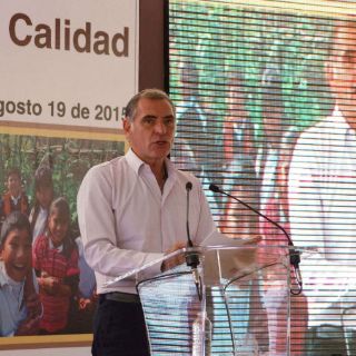 Cué respalda sanciones a maestros que cometan delitos