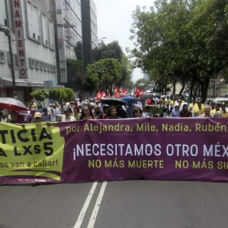 Madre de Nadia Vera comparece en PGJDF