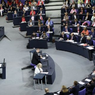 Grecia paga al BCE tres mil 400 millones de euros de su deuda