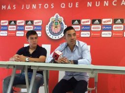 Marco Fabián y Michael Pérez en rueda de prensa. TWITTER / @Chivas