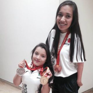 Valeria López y Haideé Aceves reciben reconocimiento del CRIT