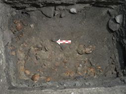 Arqueólogos mexicanos hallan un altar de cráneos prehispánico denominado 'Huey Tzompantli'. EFE / H. Montano