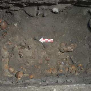 Descubren altar azteca con decenas de cráneos en Tenochtitlán