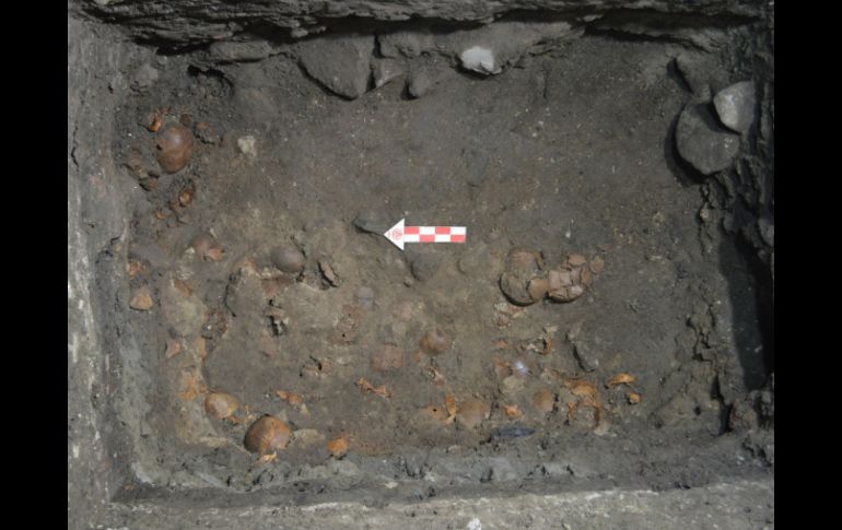 Arqueólogos mexicanos hallan un altar de cráneos prehispánico denominado 'Huey Tzompantli'. EFE / H. Montano