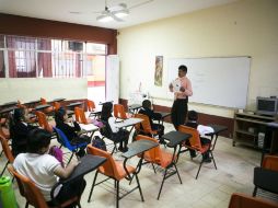 Aunque la Sección 22 dijo que el ciclo escolar iniciaría ayer en 80% de las escuelas oaxaqueñas, sólo poco más de 1% tuvo actividades. EFE / M. Martínez