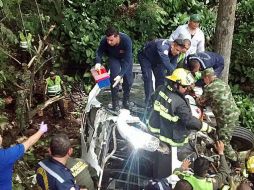 Santos canceló sus eventos en Santander para acudir al lugar del accidente. EFE / A. Sandoval