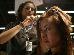 No uses muchos productos en tu fleco para no sentirlo pesado. EL INFORMADOR / ARCHIVO