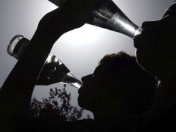 Tomar dos vasos de agua antes de comer ayuda a perder kilos en poco tiempo. EFE / ARCHIVO