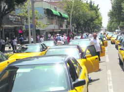 Buscan apoyo. A través de redes sociales, taxistas solicitaron el apoyo de los ciudadanos en su marcha contra Uber. EL INFORMADOR / A. Hinojosa