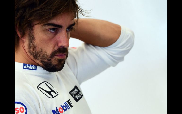 Alonso acumula 25 puestos más de sanción a los 30 que ya tenía de los reemplazos de ayer. AFP / E. Dunand