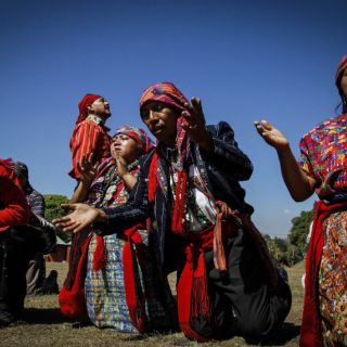 Presentan edición maya-español de Constitución mexicana