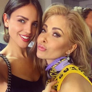 Gloria Trevi 'seduce' a Eiza González