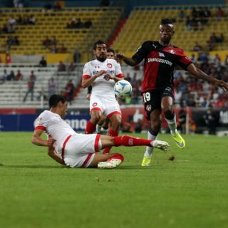 El 'Negro' Medina y 'Poncho', los más ovacionados