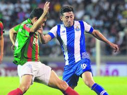 Valioso. Héctor Herrera (der.) marcó con un disparo de zurda desde fuera del área. AFP / R. SILVA