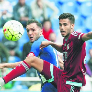 Reyes y Vela inician como titulares