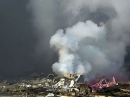 El depósito se encontraba en llamas, señalan agencias locales. AP / ARCHIVO
