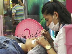 En el ‘Facelift’ Vampiro el médico te inyecta tu propio plasma sanguíneo alrededor de los ojos y la boca. NTX / ARCHIVO