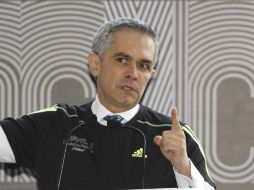 Mancera fue cuestionado al momento que salía del Senado de la República. SUN / A. Salinas