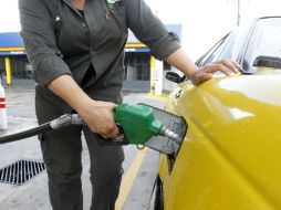 No dar litros completos, es la falta que se castiga con una penalización de hasta un millón de pesos. EL INFORMADOR / ARCHIVO