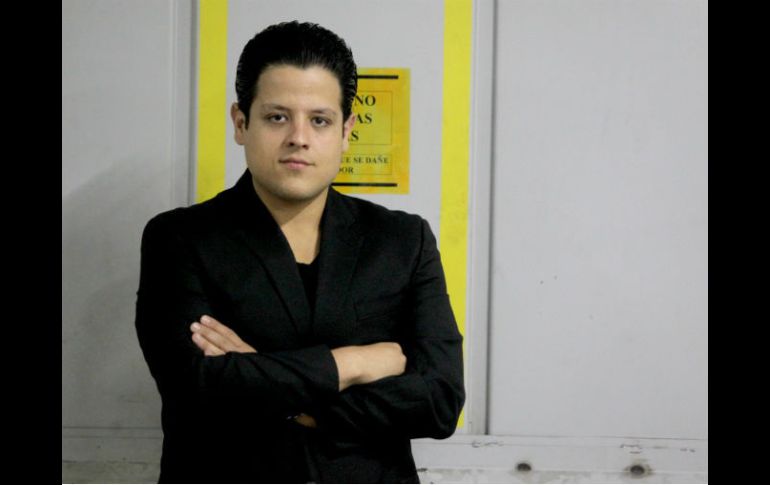 César Delgado celebra haber sido el primer mexicano en Nueva York en interpretar el rol de 'Mario Ruoppolo' en la ópera 'II Postino'. EL INFORMADOR / A. Hinojosa