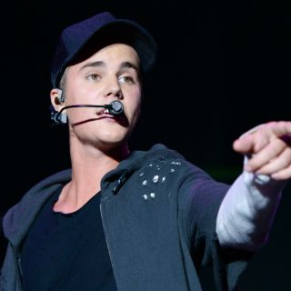 Justin Bieber sale con ex modelo de Playboy