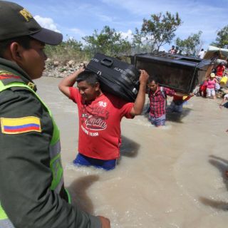 La Unasur aboga por derechos de colombianos deportados
