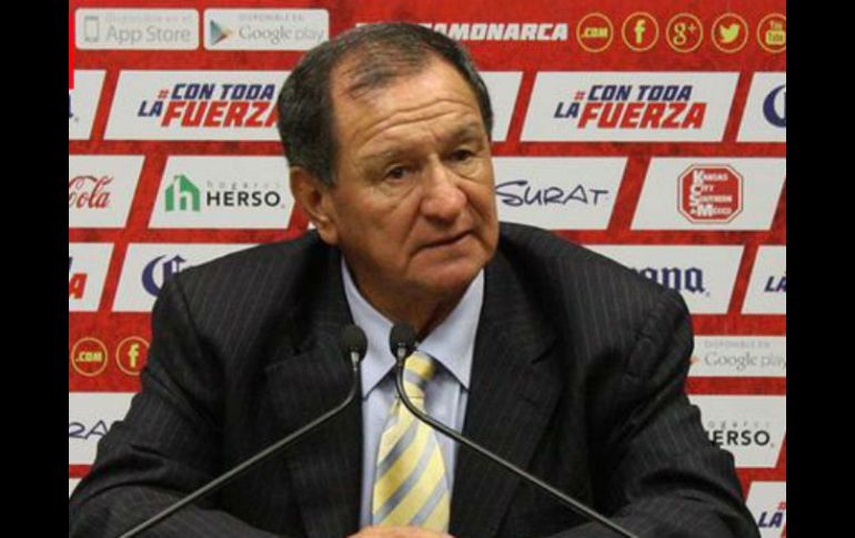 El entrenador, Enrique Meza aprecia el coraje de su equipo. TWITTER / @FuerzaMonarca