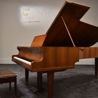 Piano de ABBA, estrella en subasta de Londres