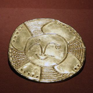 Roban de museo una bandeja de plata hecha por Picasso