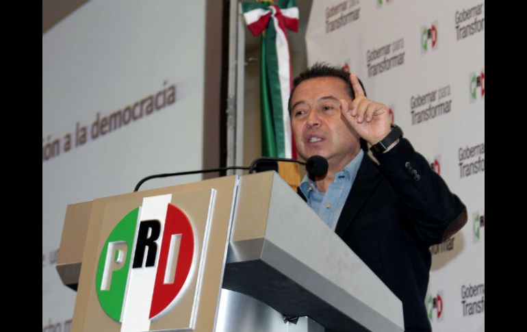 César Camacho explica factores que han impactado en la economía nacional, como la caída del precio del petróleo y la alza del dólar. EL INFORMADOR / ARCHIVO