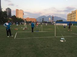 Los Gallos Blancos entrenan en Monterrey, con el Cerro de la Silla al fondo. TWITTER / @Club_Queretaro