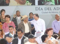 Meade Kuribreña agradece ser parte del equipo de Sedesol acompañando a los adultos mayores. TWITTER / @SEDESOL_mx