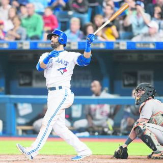 Con tres jonrones, Azulejos vence a los Tigres