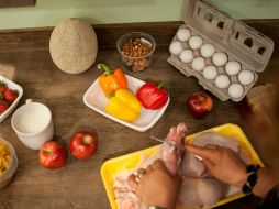 Se debe aprender a comer, incluyendo en la dieta ensaladas, proteínas, carbohidratos y poca grasa. EFE / ARCHIVO