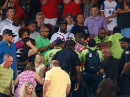 Personal médico del estadio trató al hombre durante aproximadamente 10 minutos. AP / M. Zarrilli