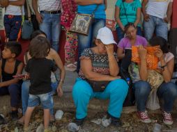 Más de seis mil repatriados temen a quedar separados de su familia y perder sus pertenencias. EFE / M. Gutiérrez