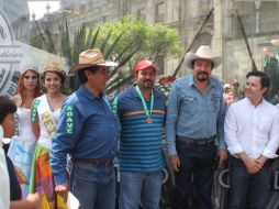 La entrega del Premio Nacional Don Andrés Z. Barba Camarena se llevo a cabo en la Plaza de la Liberación. ESPECIAL /