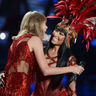 Nicki Minaj y Taylor Swift cantan juntas en los MTV VMA