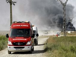 Las fuerzas de seguridad desplazadas en la zona ampliaron el perímetro de seguridad de la empresa. EFE / T. Galán
