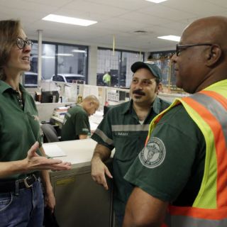 Profesora hace antropología con la basura de neoyorkinos