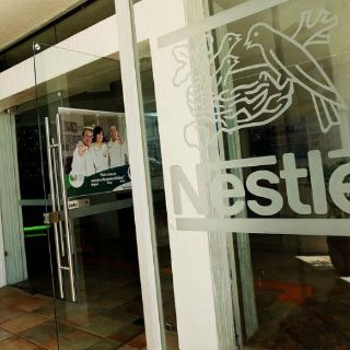 Nestlé asegura que no apoya trabajos forzados en su cadena