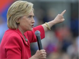 Hillary Clinton contiende con otros cuatro pre candidatos para representar al Partido Demócrata en las presidenciales. AP / ARCHIVO