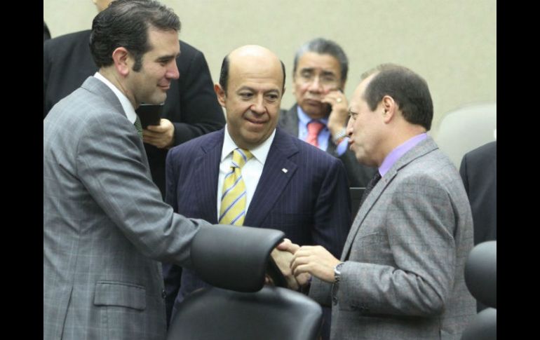 Marco Baños (d) adelante que este martes los consejeros decidirán cuándo sesionará la Junta General del INE. NTX / ARCHIVO