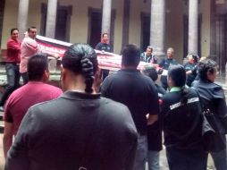 Al grito de 'Querémos justicia, queremos trabajo', entraron al inmueble. EL INFORMADOR / I. Martínez