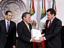 'Debatir y poner por delante el bienestar de México', asegura el legislador al recibir el Tercer Informe de Gobierno. SUN / R. Romero