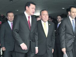 El secretario de Gobernación, Miguel Ángel Osorio Chong (segundo a la izquierda), llevó al Congreso de la Unión el III Informe. NTX /