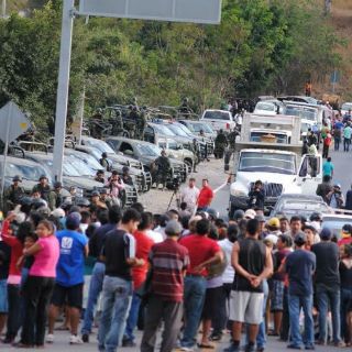 Intercambian policías por comunitarios en Guerrero