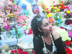 Aurora Galván pide que las florerías se queden en el área exterior para que no se dañen los productos. EL INFORMADOR / M. Vargas