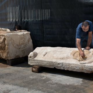 Israel descubre sarcófago de mil 800 años