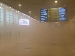 En redes sociales circulan imágenes del interior y exterior del aeropuerto durante el incendio. TWITTER / @partizan69